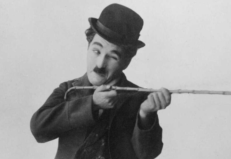 Charles Spencer Chaplin (London, 16. travnja 1889. – Cousier-sur- Vevey, 25. prosinca 1977.) - Prije 45 godina preminuo je jedan od simbiola filmske umjetnosti